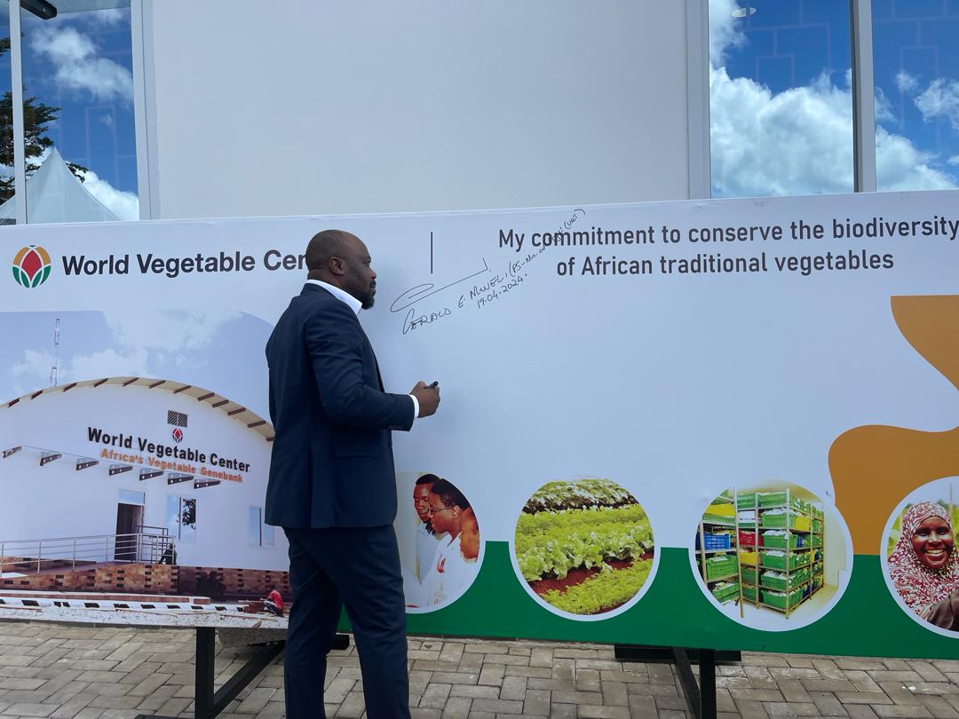 Gerald Mweli,Permanent Secretary,Ministry of agriculture making a commitment during the launch of a large and modern seed bank in Africa at the World Vegetable Center located in Arusha Tanzania. CC <a href="/WizaraKilimo/">Wizara ya Kilimo</a> <a href="/RugalemaG/">RugalemaGabriel</a> <a href="/WorldVegCenter/">World Vegetable Center (WorldVeg)</a>