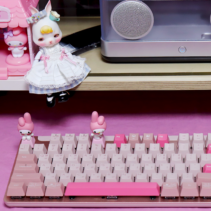 TokissiDoll's tweet image. 🐰 🐰 🐰

My kind of a rabbit✨
 
ラブリーウサギ💖

핑크 핑크 핑크~~ 토끼들🌷🌷

#keycaps 
#obitsu11 
#tokissi