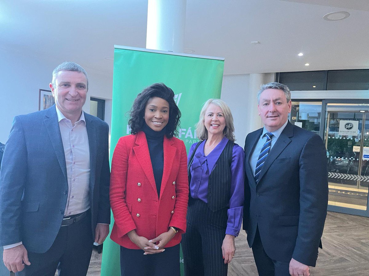 BillyKelleherEU's tweet photo. Delighted to chair last night’s @fiannafailparty convention to select #DeeRyan as our nominee for the new position of Directly Elected Mayor of #Limerick.
Dee is a top class candidate with the full backing of the membership. Looking forward to working with her in the campaign. https://t.co/qZklQ4oASX