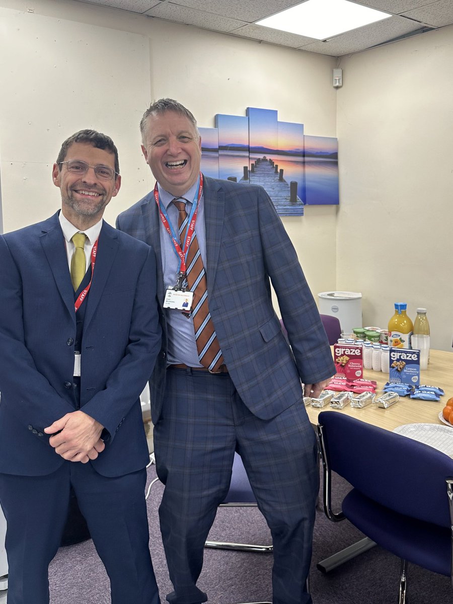 ChilternLT's tweet photo. Such a lovely start to a Tuesday! Our final Breafast meet up @LowerWootton We even got into the easter spirit @julian_axford loving the ears 🐇 https://t.co/ZXS1TagzWl