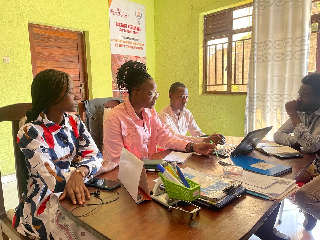 IdrpRdc's tweet photo. 🔒 Les femmes méritent un internet sûr! Nous sommes heureux de collaborer avec @YouthYnh pour renforcer la sécurité numérique des femmes et combattre les VBG en ligne. Ensemble, nous œuvrons pour un cyberespace plus sûr et plus juste pour toutes les femmes. #EducationNumerique https://t.co/3hIqBPHleT