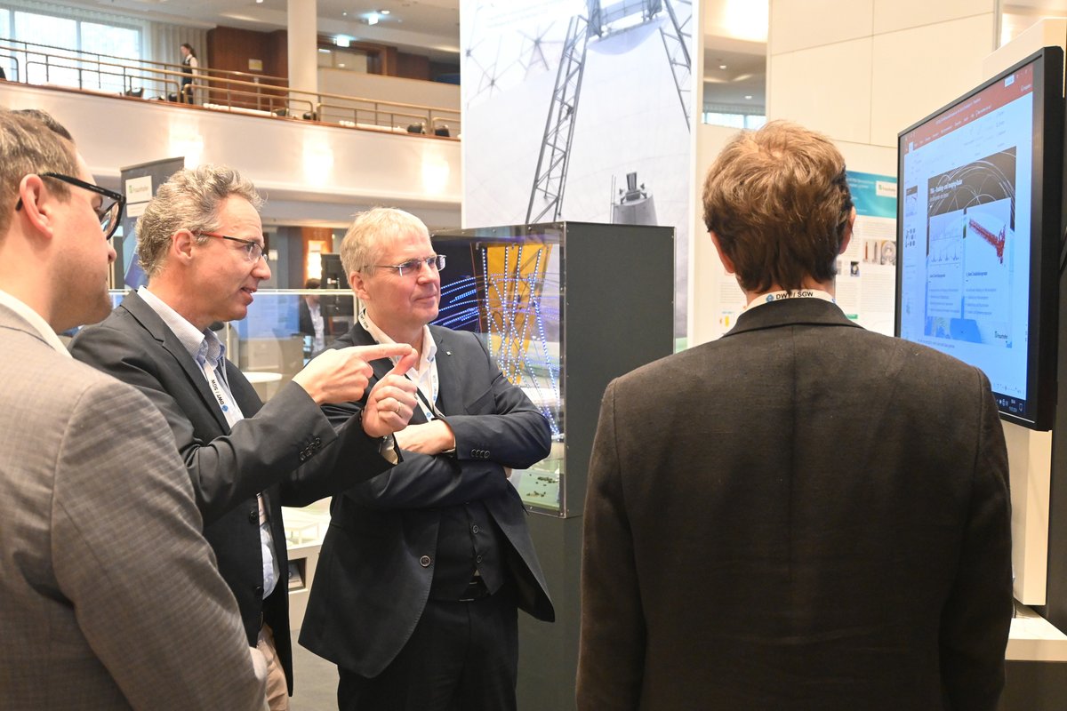 Fraunhofer_FHR's tweet photo. Heute startet die Konferenz "Angewandte Forschung für Verteidigung und Sicherheit in Deutschland" in Bonn!
Fraunhofer FHR ist mit 6 Vorträgen beteiligt. Am Stand gibt es die Weltraumradare #TIRA und #GESTRA zu sehen. Unser Präsident Hanselka war schon da.
https://t.co/L9hcycaEjE https://t.co/B4BZJK2CP5