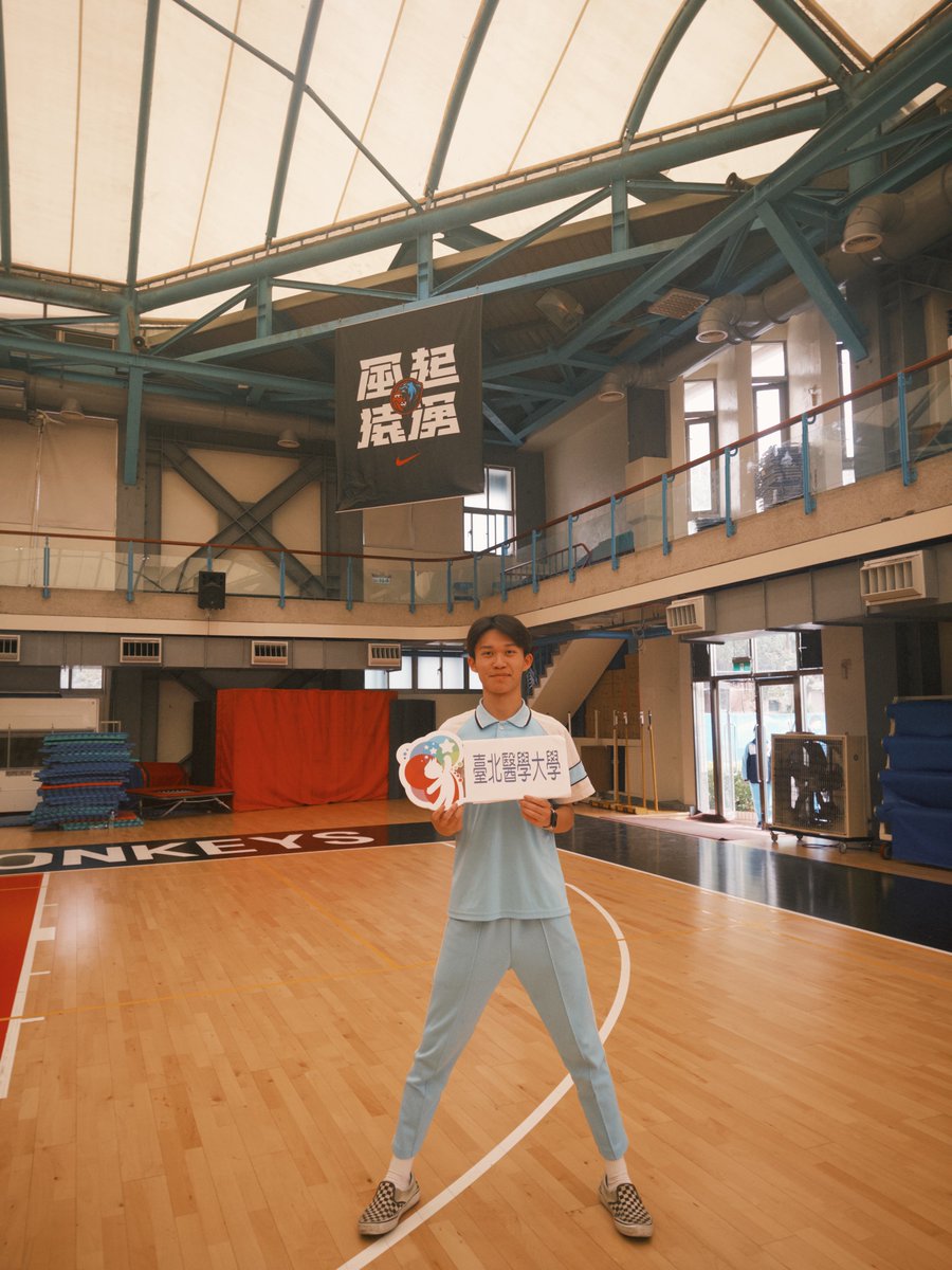 weeei_123's tweet photo. 落榜 只能拿同學的偽裝成大學生了😓 https://t.co/5QLS9lQdXf