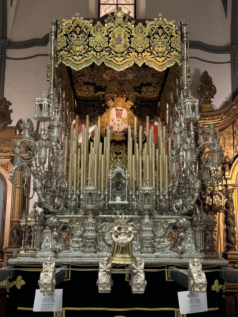 ⛪️ Las puertas de San Juan se abren y nuestra Madre de #LágrimasyFavores ya preside su trono procesional en las naves de la Parroquia.

📅 Continúa la cuenta atrás para el #DomingodeRamos y os invitamos a visitar a nuestra Sagrada Titular durante toda la semana.

#CofradíasMlg