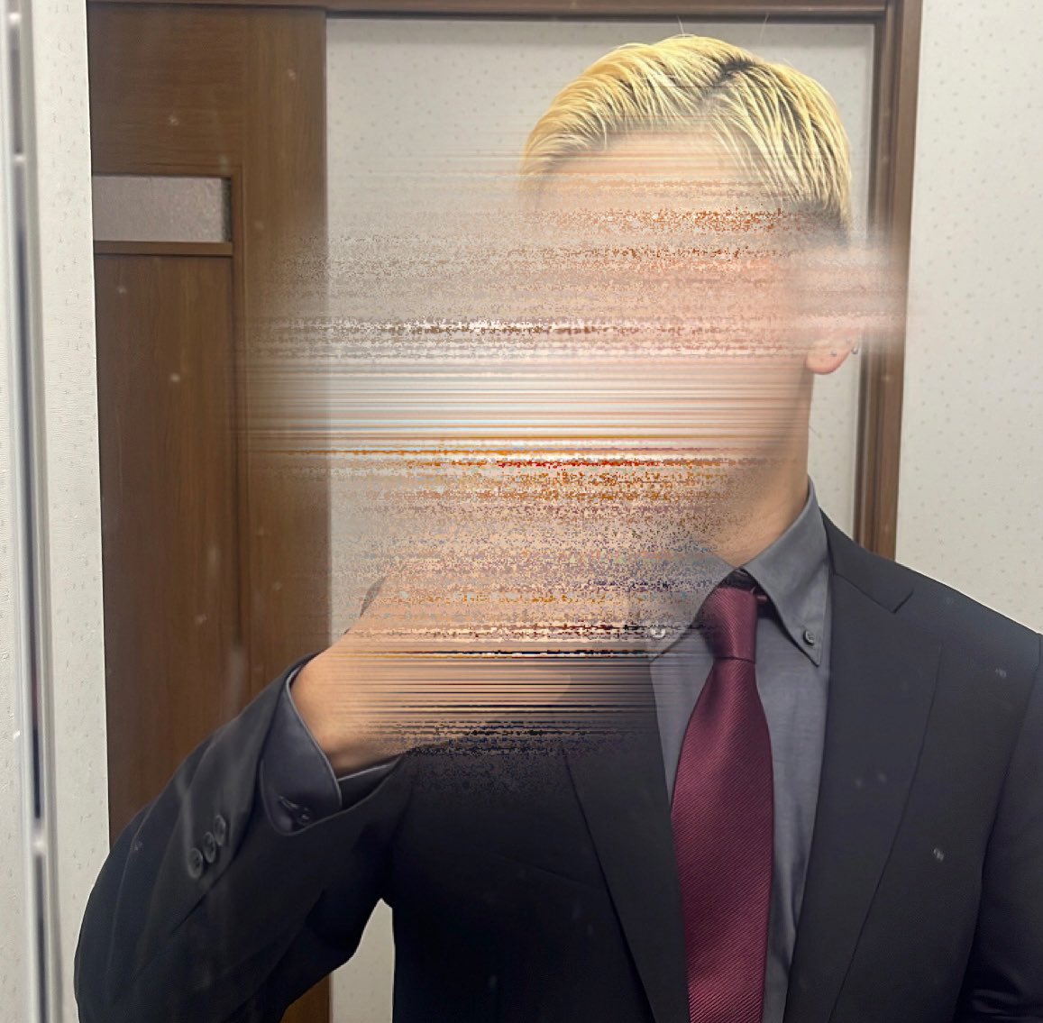 rce6i's tweet photo. ちょっと前のスーツ写真　
雰囲気の写真とか消しちゃったので再投稿
こんなのでもよかったら拾ってください！ https://t.co/afSvDHAIxD