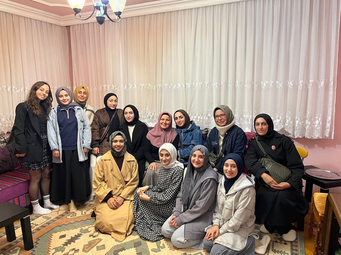 Manevi danışmanlarımızın ramazan projesi olarak öğrencilerimiz her akşam ailelerle iftar sofralarında buluşup aile sıcaklığında ramazanı yaşıyor.<a href="/vildanbasbug/">Vildan Basbug 🟢 🇹🇷</a> <a href="/omer_ilman/">Ömer İlman</a> <a href="/Denizli_KYGM/">GSB Denizli Yurtları</a> <a href="/GSB_Denizli/">Denizli Gençlik ve Spor İl Müdürlüğü</a> 
#Yurdumuzdaramazan 
#Yurdumuzdaramazanbereketi