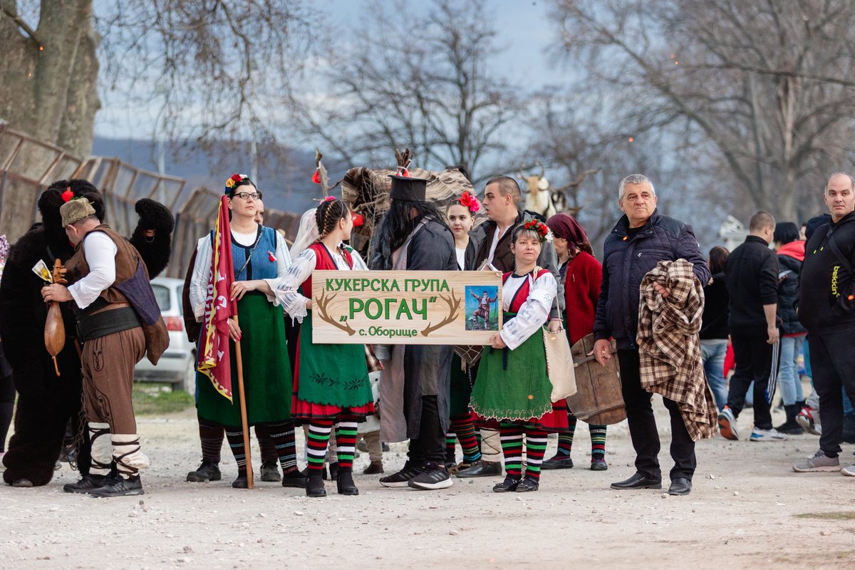 Vreme2001's tweet photo. Разиграха Рогача и в Стрелча
Снимки: Николай Николов
#рогач #tradition #rogach #kukeri #Bulgaria https://t.co/xepgjaWEGd