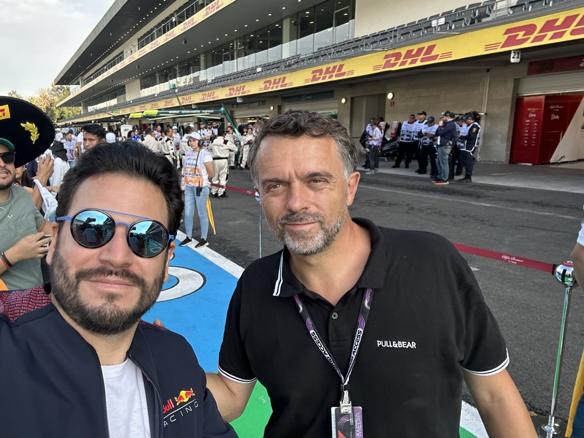 ags_09's tweet photo. @AlbertFabrega Yo ya en Australia! Vine desde México para apoyar a Checo! Saludos Albert! https://t.co/Kc2HWnLD1q