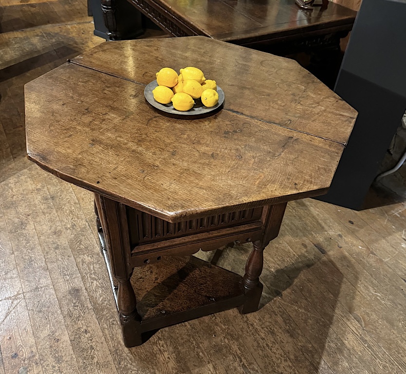 jackie_simonini's tweet photo. A rare mid 17th century english oak folding/ credence table . Appleby castle. Circa 1630. 

https://t.co/yHfkmXyvOl

#oakfoldingtable #antiquefoldingtable #antiquediningtable #antiqueoaktable #antiquefurniture https://t.co/ha5XWSC8sl