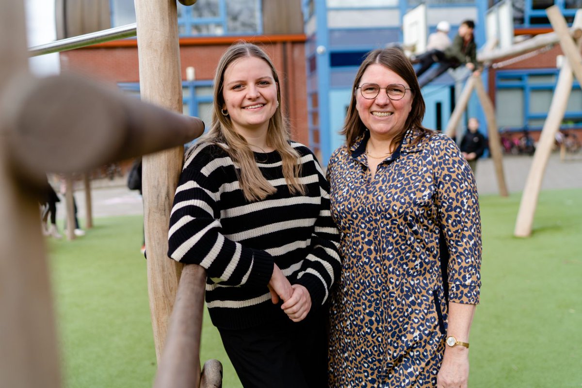 Moeder en dochter volgen allebei de ad-pep opleiding: 'We hebben veel steun aan elkaar'

Lees het verhaal van Sarah en Griselda via bit.ly/43qsjgA

#adpep #5jaar #zorg #onderwijs #opleiding #driestar #hogeschool