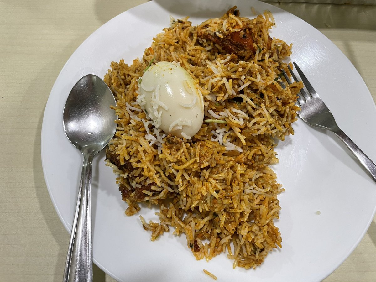 インド行くとやっぱりいつもビリヤニ。美味しいけど量が多すぎる😩4人前以上の量