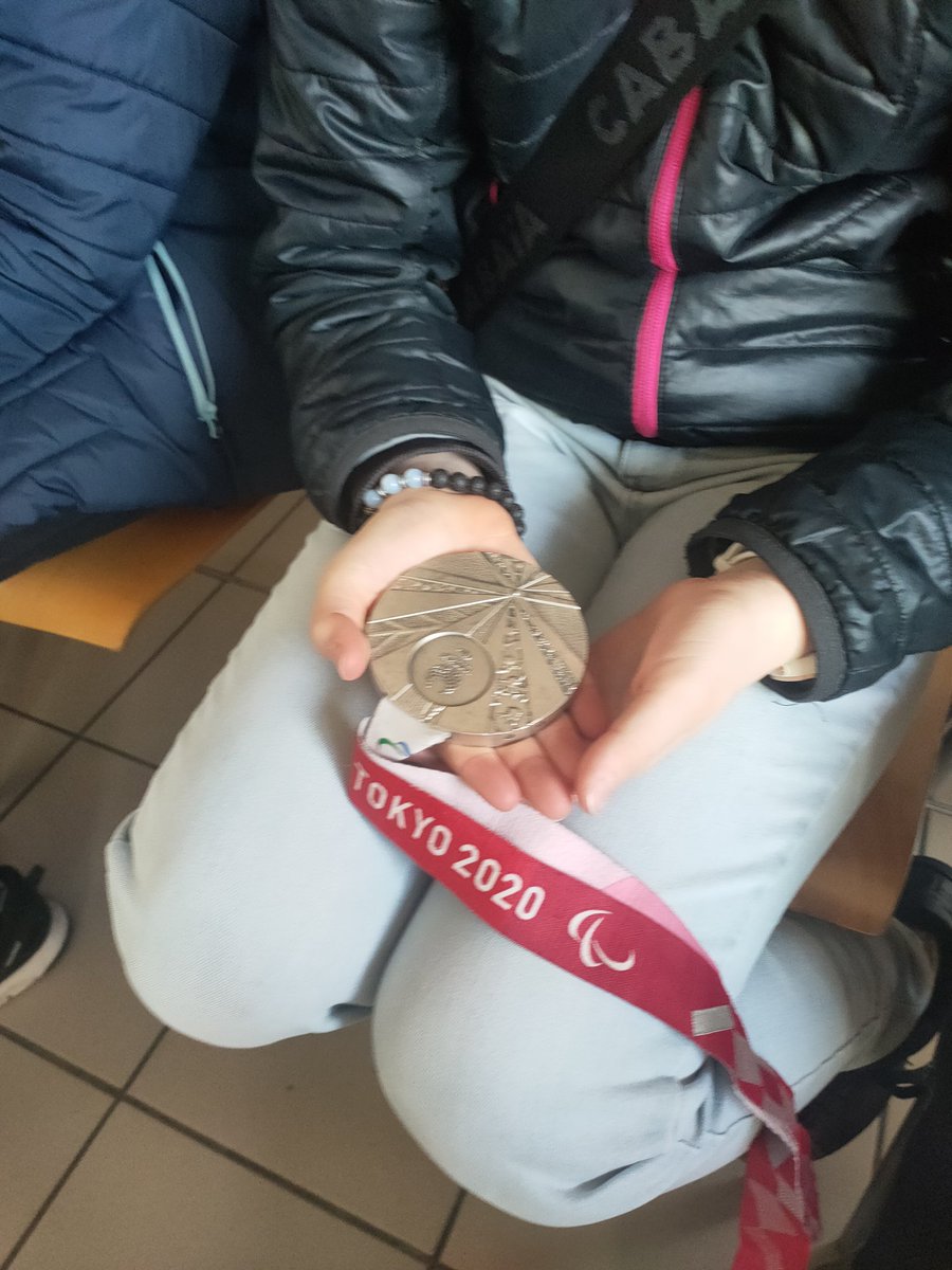 Beau témoignage de Matéo Boheas, près des collégiens de St François à Châteauneuf. La vie d'athlète, la préparation aux J.O, l'appartenance à la Team 49. Le tennis de table  est à l'honneur aujourd'hui et les valeurs des J.O sont bien rappelées par le chef d'établissement.👍