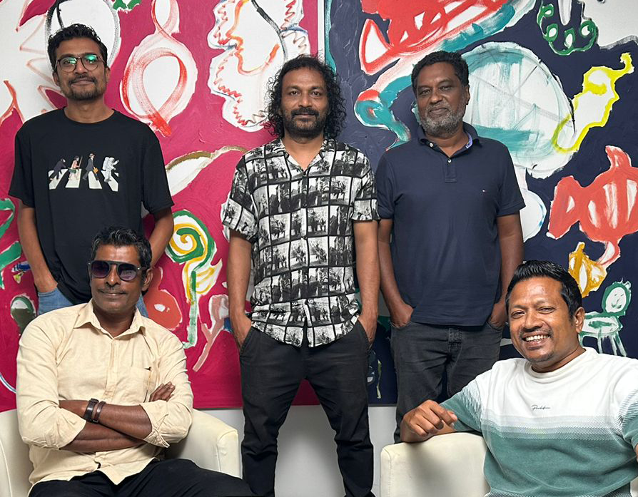 oceantvnetwork's tweet photo. Join us tonight for a new episode of Lava Dhathuru airing at 10PM with special guest, @mezzomohamed  and host @imthiyazfahmy ) 📷 📷
.
📷 Tune in to Ocean TV Network on:
Channel 14: SSNET
Channel 130: Medianet
#LavaDhathuru #OceanTVNetwork https://t.co/hqD2No77ER