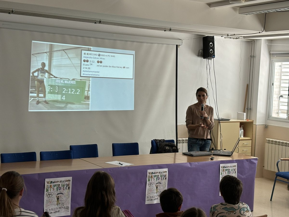 Campoamor_Alm's tweet photo. #congresoDeHistoria #ceipClaraCampoamorHuercal 
La historia del deporte pasando por  los juegos olímpicos y el papel de la mujer a lo largo de la historia en el deporte. Conferencia inaugural de la mano  @agalvezmiras mujer, madre, médica, deportista… Almeriense. comienza https://t.co/XzkSRDUN5t
