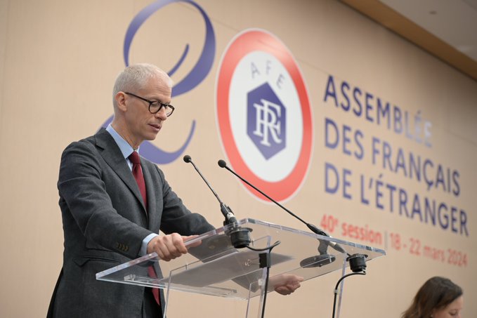 Amelia_LKF's tweet photo. #FDE Parce que les Français de l'étranger font partie intégrante de la Nation :
✅Des élus locaux #CDFE les accompagnent au plus près du terrain
✅Une Assemblée consultative #AFE se réunit 2 fois par an pour travailler à des améliorations de leur quotidien
✅Un ministre leur est dédié @franckriester
✅12 sénateurs et 11 députés les représentent au Parlement
✅Un hommage a été rendu hier aux Invalides à tous les Français tués à l'étranger parce qu'ils représentaient notre pays.