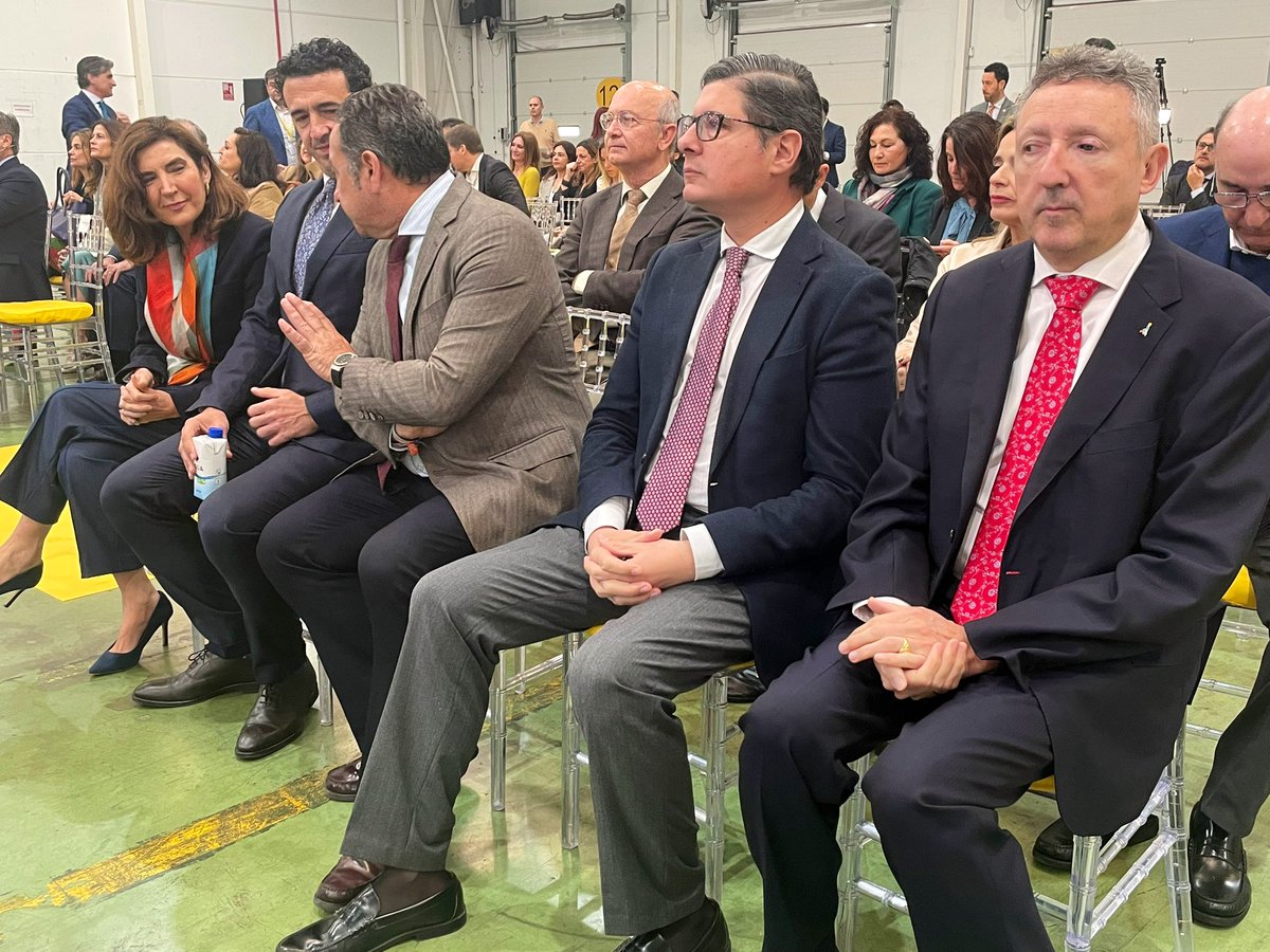 RicardoS2019's tweet photo. Enhorabuena a UNEI por la organización de estas I Jornada Unidxs en la Diversidad.
La labor que desarrolla esta empresa sin ánimo de lucro con el 85% de su plantilla con personas con discapacidad es fundamental para su integración social.
La contratación social es tarea de todos https://t.co/Rg0V3LnR8c