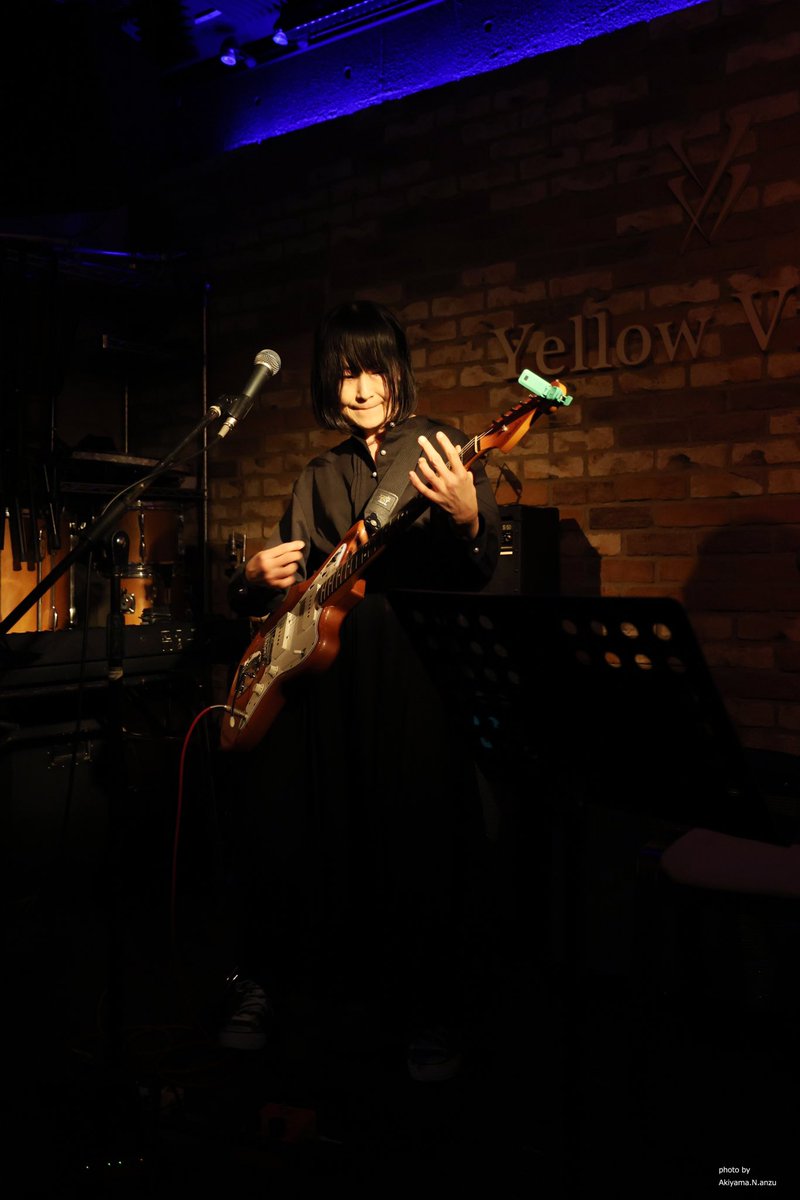 pkpkppk's tweet photo. 2024.3.16 阿佐ヶ谷 Yellow Vision
"Speculative Fiction vol.1"
❷(〜❹)
♦︎利光暁子 ♦︎森本在臣
利光さんの歌うDOODLESの「キャンディ」という曲が可愛らしかったです。
#利光暁子 #うすらび #DOODLES
#森本在臣 #closedcircle https://t.co/GEhlHRliAI