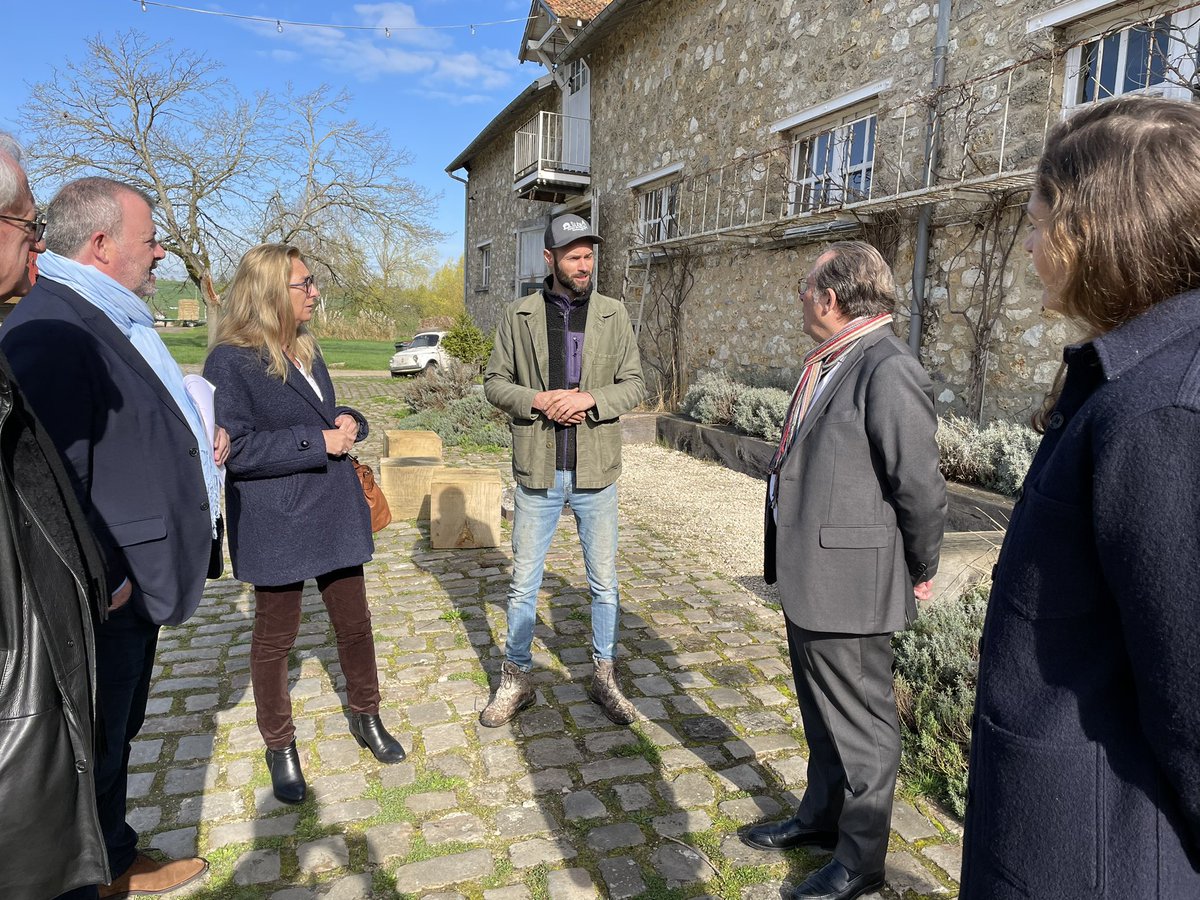 pierre_bedier's tweet photo. #LeDépartementEtVous : première étape de la journée sur le canton de Saint-Cyr-l’École avec @brau_sonia et @PhilipBenassaya à la Ferme du Prieuré à Rennemoulin, spécialisée en agriculture biologique de conservation des sols. https://t.co/EpHbiOYi1P