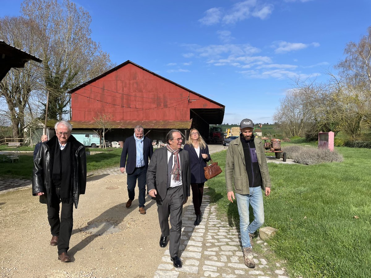 pierre_bedier's tweet photo. #LeDépartementEtVous : première étape de la journée sur le canton de Saint-Cyr-l’École avec @brau_sonia et @PhilipBenassaya à la Ferme du Prieuré à Rennemoulin, spécialisée en agriculture biologique de conservation des sols. https://t.co/EpHbiOYi1P