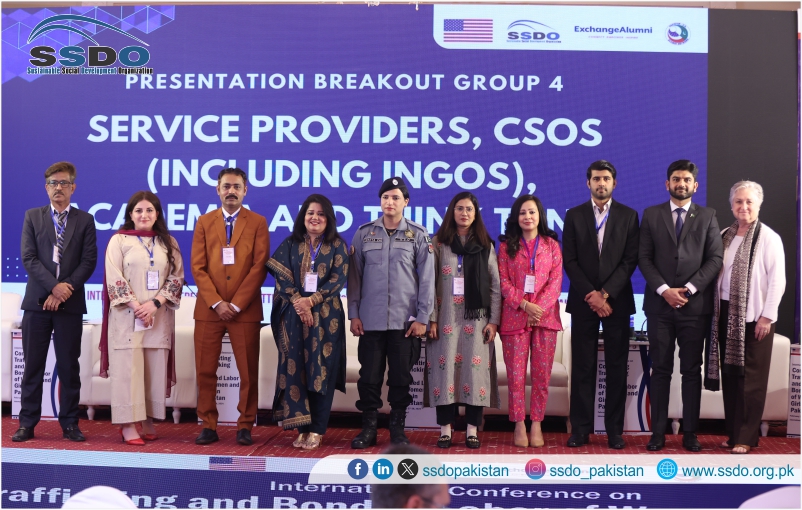 SSDOPakistan's tweet photo. 𝐈𝐧𝐭𝐞𝐫𝐧𝐚𝐭𝐢𝐨𝐧𝐚𝐥 𝐂𝐨𝐧𝐟𝐞𝐫𝐞𝐧𝐜𝐞 𝐨𝐧 𝐂𝐨𝐦𝐛𝐚𝐭𝐢𝐧𝐠 𝐓𝐫𝐚𝐟𝐟𝐢𝐜𝐤𝐢𝐧𝐠 𝐚𝐧𝐝 𝐁𝐨𝐧𝐝𝐞𝐝 𝐋𝐚𝐛𝐨𝐫 𝐨𝐟 𝐖𝐨𝐦𝐞𝐧 𝐚𝐧𝐝 𝐆𝐢𝐫𝐥𝐬 𝐢𝐧 𝐏𝐚𝐤𝐢𝐬𝐭𝐚𝐧
Group - 04: Breakout session was with 𝐒𝐞𝐫𝐯𝐢𝐜𝐞 𝐏𝐫𝐨𝐯𝐢𝐝𝐞𝐫𝐬, 𝐂𝐒𝐎𝐒 [𝐈𝐧𝐜𝐥𝐮𝐝𝐢𝐧𝐠 𝐈𝐍𝐆𝐎𝐬], 𝐀𝐜𝐚𝐝𝐞𝐦𝐢𝐚, 𝐚𝐧𝐝 𝐓𝐡𝐢𝐧𝐤 𝐓𝐚𝐧𝐤𝐬 was moderated by Ms. Rebecca Dockery from the DRL Global Program. The esteemed participants of the session reviewed last year's recommendations, shared the progress, specific challenges, and lessons learned, and unanimously put forth recommendations for further improvement to combat trafficking in persons of women and girls.
#SSDOTIPConference2024 #EndViolenceAgainstWomen #StopTrafficking #HumanTraffickingAwareness #EndHumanTrafficking #TraffickingSurvivors #NotForSale #BreakTheChains #WomenEmpowerment #JusticeForSurvivors #EndExploitation #StopModernSlavery #GenderEquality #SupportSurvivors #EmpowerWomen #EndViolenceAgainstWomen 
@usembislamabad @mohrpakistan @IOM_Pakistan @FIA_Agency @JTIP_State @MigrationOptics @StateDRL @StateINL @State_SCA @DoDCTIP @ForeignOfficePk