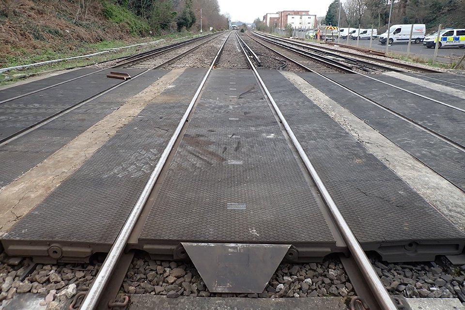 We’re investigating the derailment of a passenger train after it struck a piece of redundant rail on a railway access point on the approach to Walton‑on‑Thames station on 4 March 2024 gov.uk/government/new… #Derailment #WaltonOnThames #Surrey