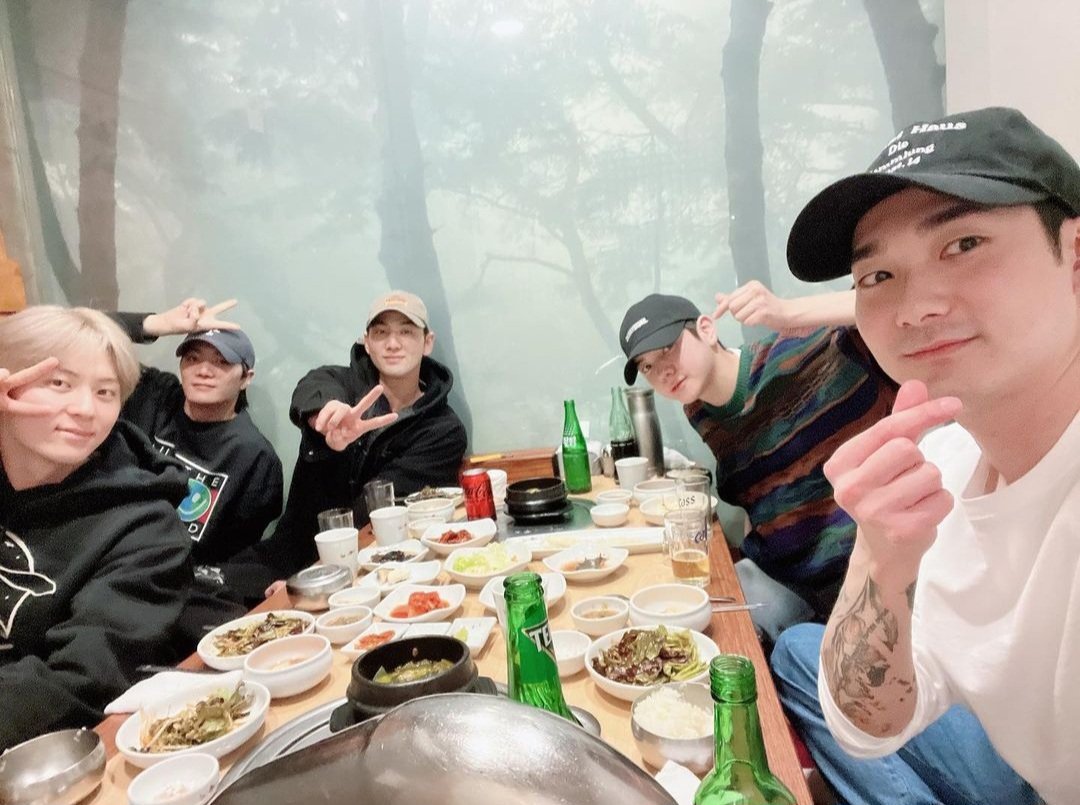 belovednuest's tweet photo. 🥹🩷🌸 #뉴이스트 #NUEST 

#뉴이스트_데뷔12주년_축하해 
#NUEST_12TH_ANNIVERSARY https://t.co/olkeZ9qrPg