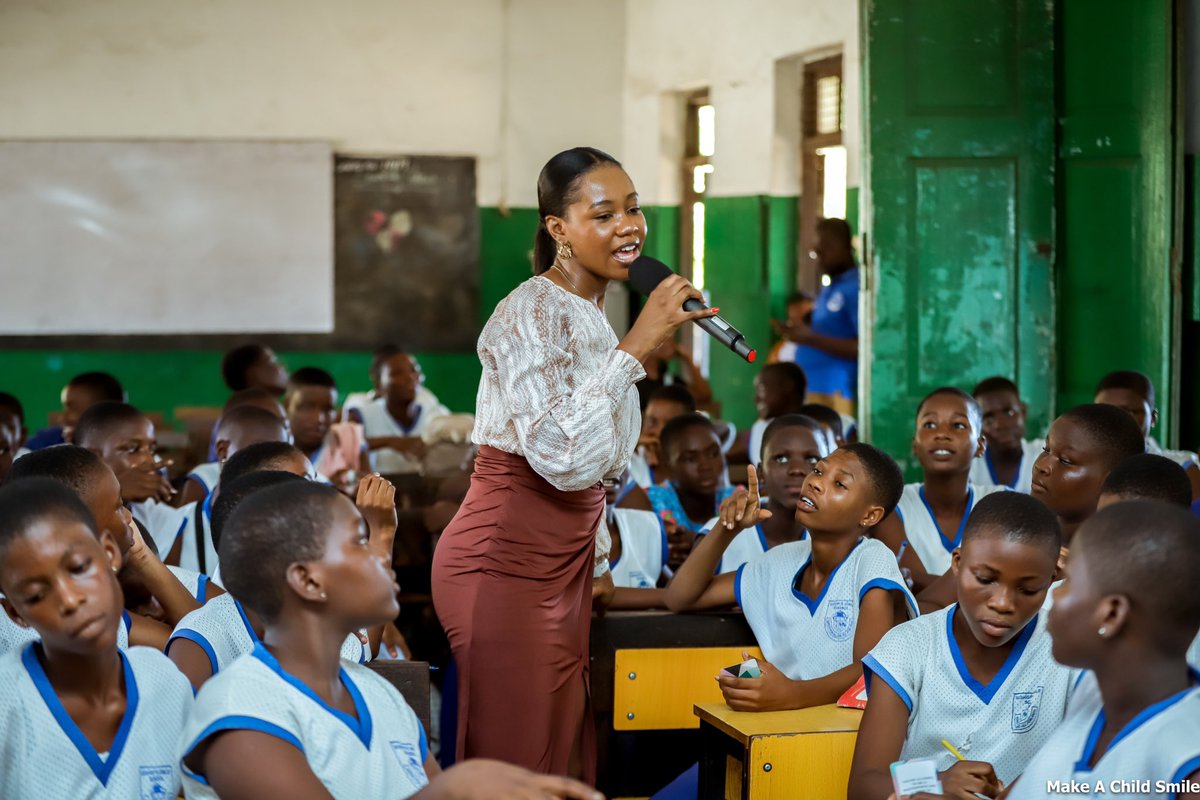 Spent an enriching day mentoring the amazing students at Bishop’s Girls’ School in Accra Central last Friday with @macsf_. The session was very interactive, and it was heartwarming to see the girls’ eager faces light up as we delved into some inspiring quotes on cards. 🥰