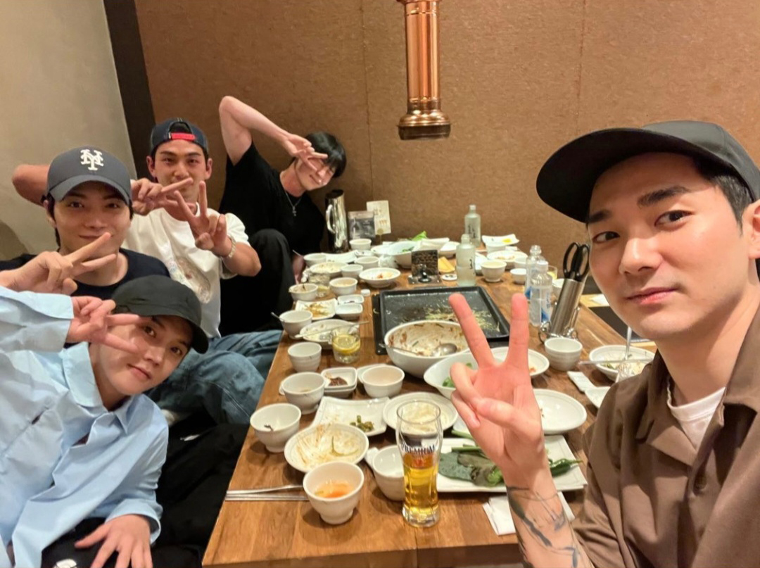 QUEENchoimango's tweet photo. 240319 뉴이스트 230923 https://t.co/9FZjx26Rnb