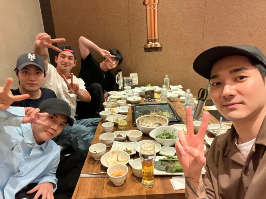 QUEENchoimango's tweet photo. 240319 뉴이스트 230923 https://t.co/9FZjx26Rnb