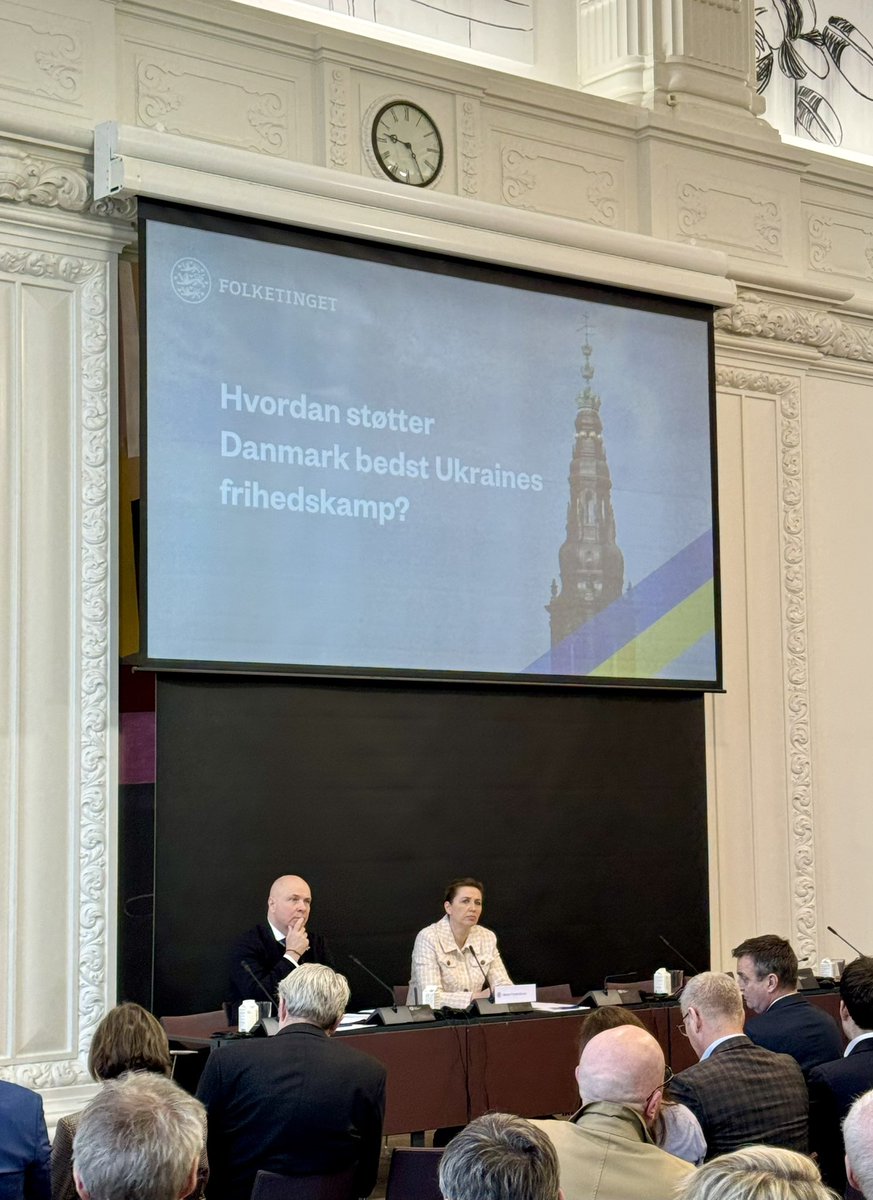 JBK_Winther's tweet photo. To år efter invasionen af Ukraine. Hvordan støtter vi bedst? 
Formiddagsdebat med Folketingets formand Søren Gade og statsminister Mette Frederiksen samt oplæg med bl.a. Ukraines ambassadør Andrii Yanevskyi. 
EU, NATO og erhvervslivet. Vigtige emner bliver vendt. 🇺🇦🇩🇰🙏
#dkpol https://t.co/Alsxj5yCXp