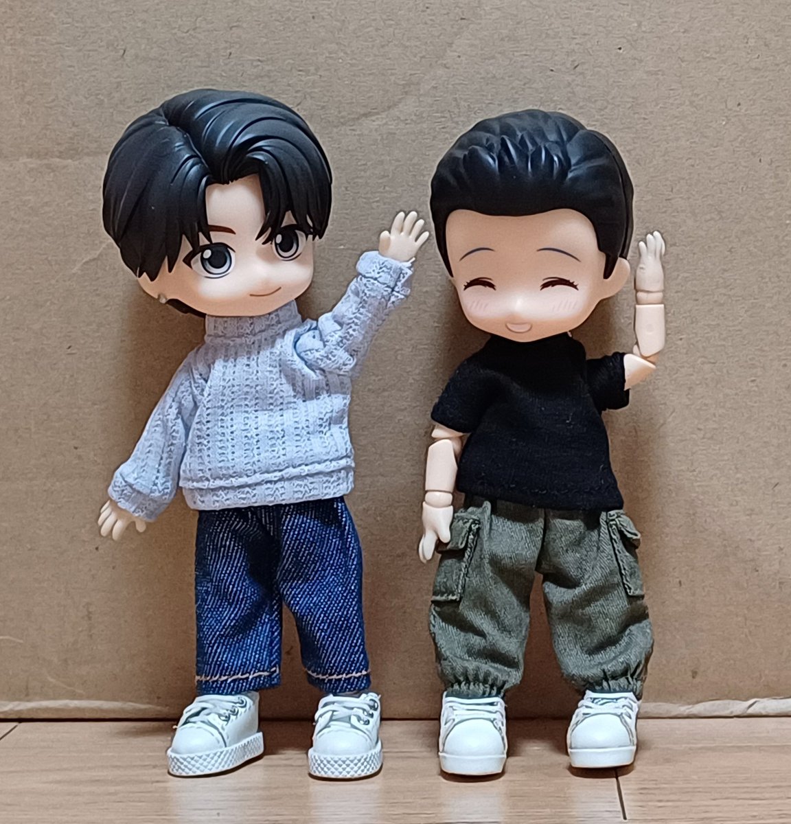 우태 진우 타잔에 네 번째 엠비셔스 멤버 피규어- 이호원!

피규어로만 봐도 잘~ 생겼다.