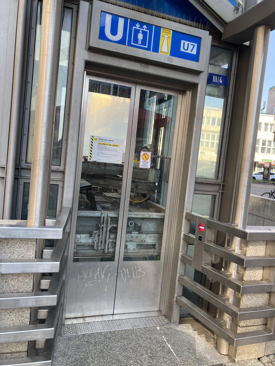 Hausservice11's tweet image. typisch  #Berlin  #BVG 
alles gegen  #behinderte 
#Wilmersdorfer Straße
