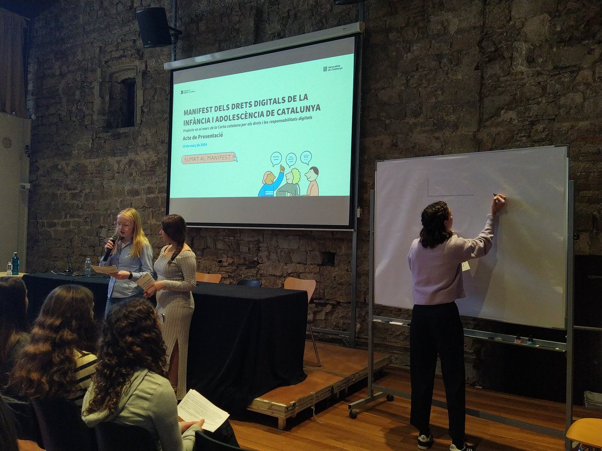 👧🏽 Aquest matí, al Museu d'Història de Barcelona, participem en l'acte de presentació del Manifest dels #DretsDigitals de la #Infància i l'#Adolescència de la mà de <a href="/tic/">TIC Catalunya</a> i de <a href="/f_ferrerguardia/">Fundació Ferrer i Guàrdia</a>!