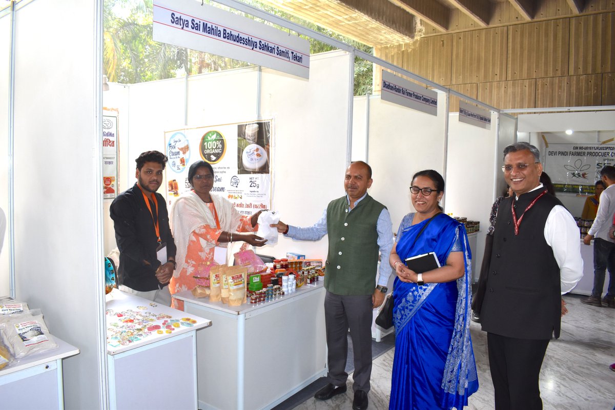 mdncdc's tweet photo. FPO Mela inaugurated by Dr. Ashish Kumar Bhutani, Secretary, Ministry of Cooperation at NCDC, Hauz Khas, Delhi.
Sh. Pankaj Kumar Bansal, MD, NCDC and Dr. Maninder Kaur Dwivedi, MD, SFAC graced the occasion.
@MinOfCooperatn 
@sfacindia 
#FPOMela https://t.co/GVdyQD2jLV
