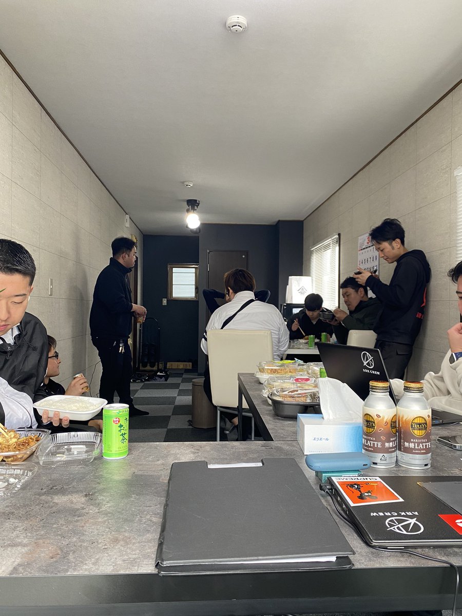 arkcrew777's tweet photo. 少しずつ荷物を搬入していき、
本日大安日にてようやく戸田事務所オープンしました！
※ビフォアーアフター写真参照

ドライバーさんたちの溜まり場にでもなればいいなと思います

定期的にお弁当日開催します🍱

#さいたま #戸田 #事務所開き #事業拡大 #軽貨物 #差し入れありがとうございます https://t.co/mkvIRyxar9