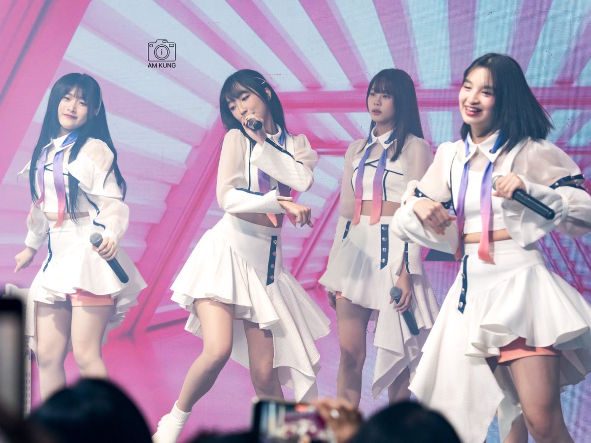 iAmKung48's tweet photo. ซินดี้ เอ็มมี่ มิชา แจนรี่
🗓️ 2024-03-17 📍SCA
#funfriendfreestyleconcertxbnk48
#SindyBNK48 #EmmyBNK48 #MichaBNK48 #JanryBNK48 #BNK48 https://t.co/IGantKEEMq