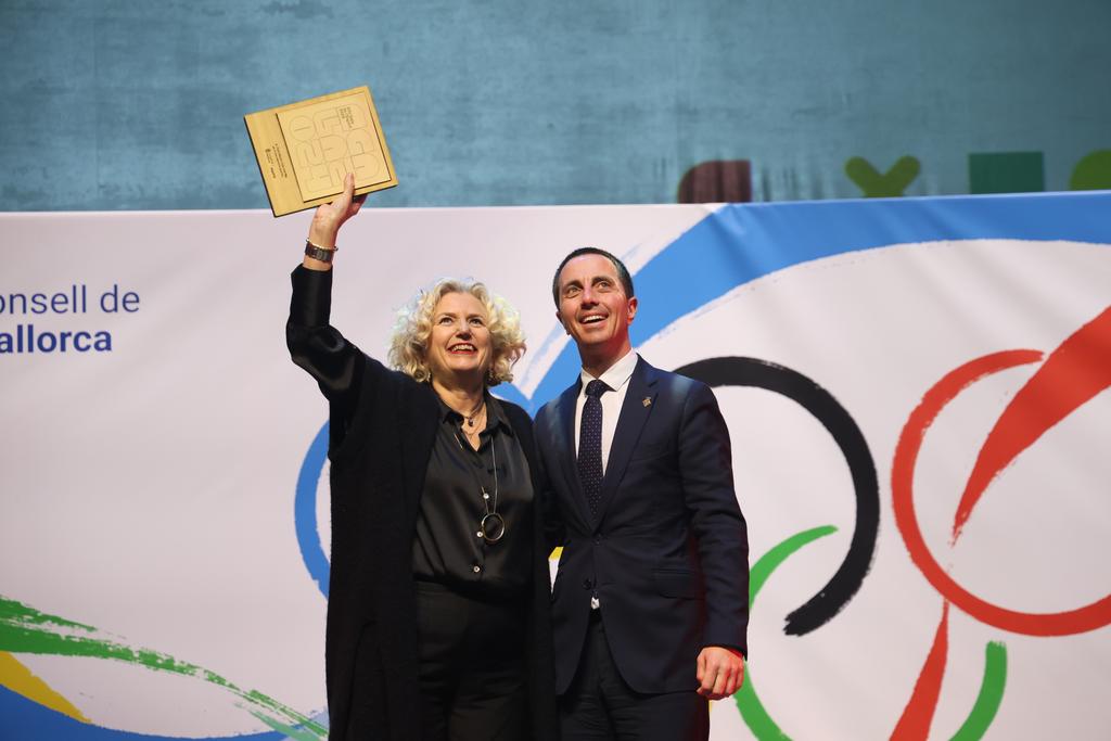 Esteïm d'enhorabona!!! Premi "Entitat" per a la trajectòria esportiva defensant i promocionant la vela llatina!!!
Mil gràcies!!!