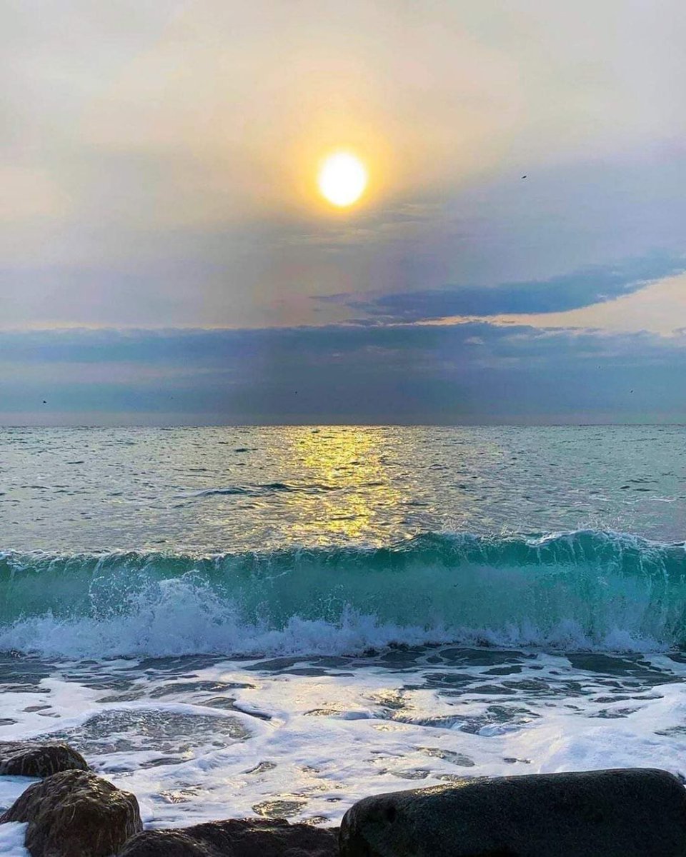 Sunsets and sunrises are one of the most beautiful sights on earth