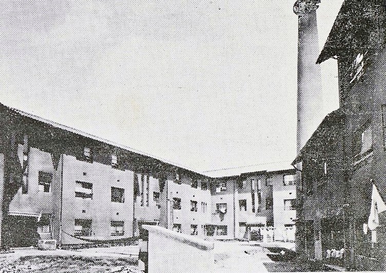 1943년 준공하여 #조선과건축 22집9호에 소개되고 1964년 영화 #맨발의청춘 에 등장, 총독부 대용관사로 건설된 #창성정아파트 3층 50여세대 중정형...