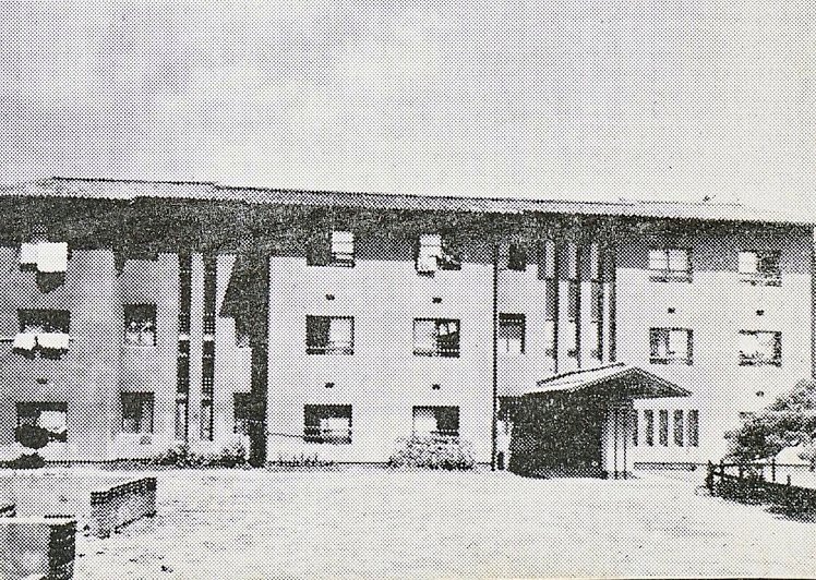 1943년 준공하여 #조선과건축 22집9호에 소개되고 1964년 영화 #맨발의청춘 에 등장, 총독부 대용관사로 건설된 #창성정아파트 3층 50여세대 중정형...