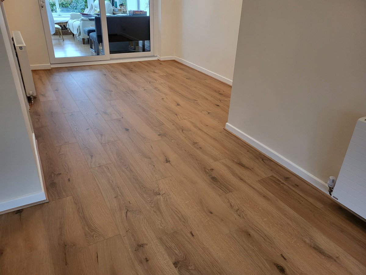 chesterflooring's tweet photo. With 30 decors to choose from there is plenty of choice from the Berry Alloc Ocean + laminate range. We love how this installation turned out, we installed Gyant Warm Natural to a hall, dining room & lounge in North Wales. #BerryAlloc #laminateflooring #NorthWales #CWF https://t.co/cuK4DfPgTG