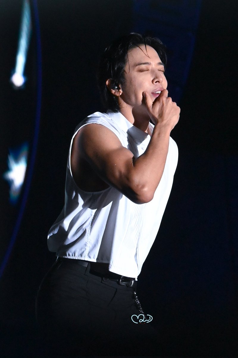 mandy_zai's tweet photo. 20240316 CNBLUENITY IN HK 

OOOOMMMMMGGGGG!!!!!
Sexy dancer Yong🥵🥵
Need oxygen to breathe 😫 

#CNBLUE 
#CNBLUENTITYINHK 
#JUNGYONGHWA
#鄭容和
#정용화 
#씨엔블루 https://t.co/k3sIzEGhHI