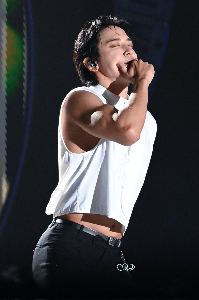 mandy_zai's tweet photo. 20240316 CNBLUENITY IN HK 

OOOOMMMMMGGGGG!!!!!
Sexy dancer Yong🥵🥵
Need oxygen to breathe 😫 

#CNBLUE 
#CNBLUENTITYINHK 
#JUNGYONGHWA
#鄭容和
#정용화 
#씨엔블루 https://t.co/k3sIzEGhHI