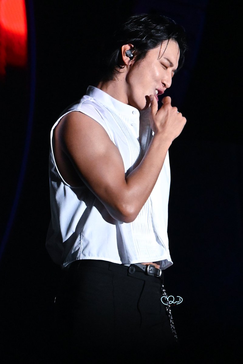 mandy_zai's tweet photo. 20240316 CNBLUENITY IN HK 

OOOOMMMMMGGGGG!!!!!
Sexy dancer Yong🥵🥵
Need oxygen to breathe 😫 

#CNBLUE 
#CNBLUENTITYINHK 
#JUNGYONGHWA
#鄭容和
#정용화 
#씨엔블루 https://t.co/k3sIzEGhHI