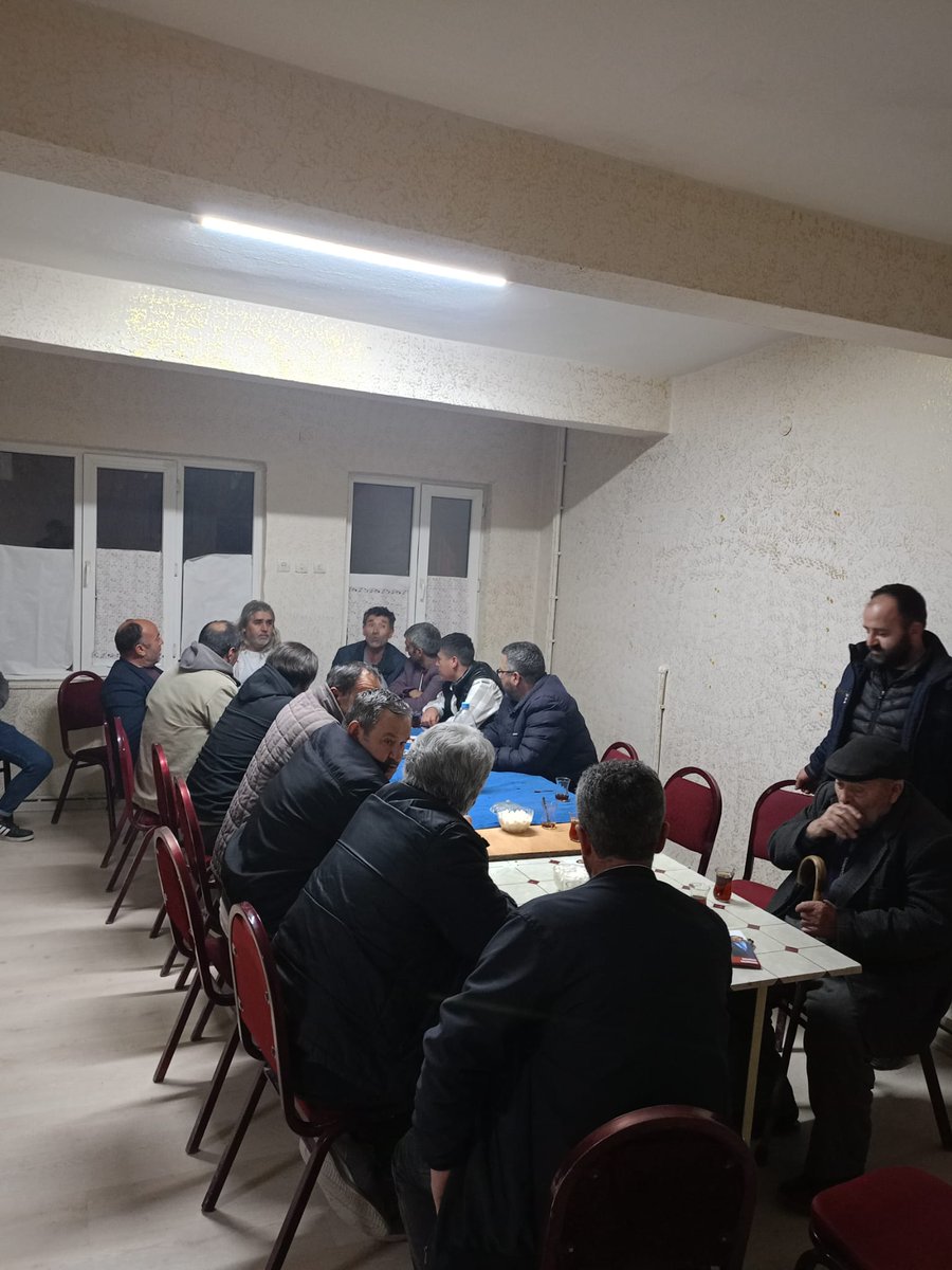 tipafyon's tweet photo. İl genel meclisi adayımız mermer işçisi Ünal Kartal İscehisar'da yurttaşlarla buluştu. 
Meclis üyeliğinde oylar TİP'e.
Emekçilere yaşanabilir kentler için işçi adaylar meclise.
#Değişmekşart https://t.co/rApKJbtm8R
