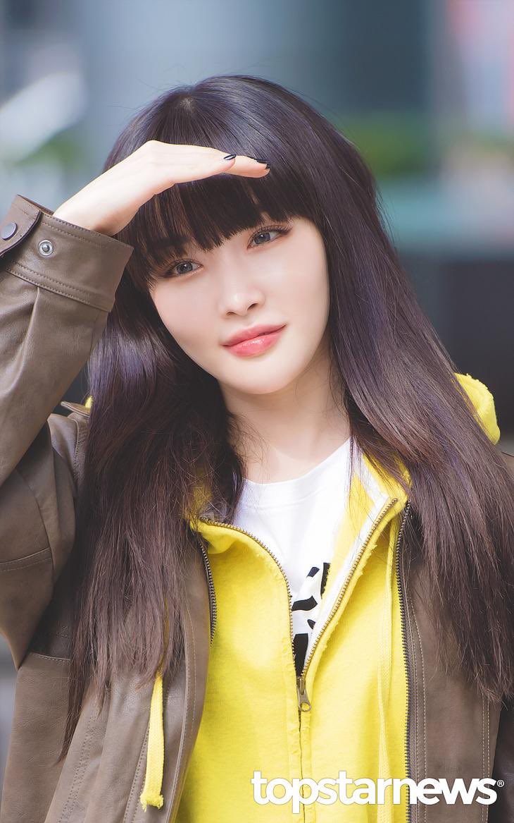 squirrish's tweet image. just a reminder, that’s not a fantaken photo