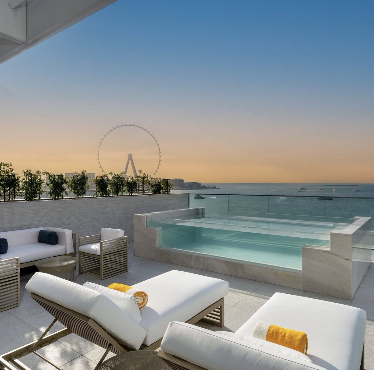 The name says it all! Luxury views and breathtaking sunsets with your own private pools 🌅💦 COME PLAY ▶️ SOON at FIVE LUXE. 

Bookings are now open, visit fivehotelsandresorts.com or call +971 4 455 9999

#fiveluxejbr #fivehotelsandresorts #beachresort #dubai #sneakpeak