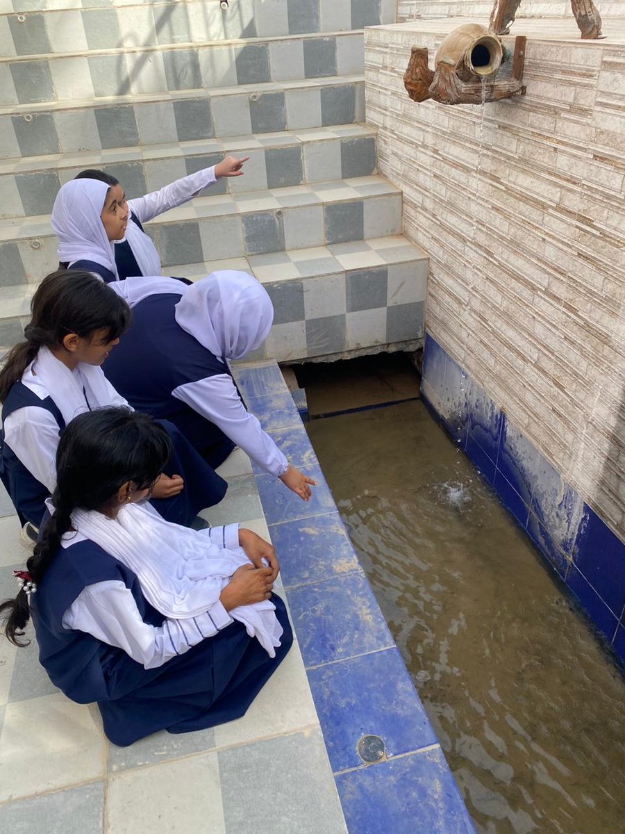 EduGovDhr7249's tweet photo. نفذ فريق نمط بإشراف 
أ. موزة السكيتي أ. شيخة الصوافي حملة توعوية بهدف تعريف الطالبات بأهمية الأفلاج والحفاظ عليها 🌹 https://t.co/MP8fzWyil5