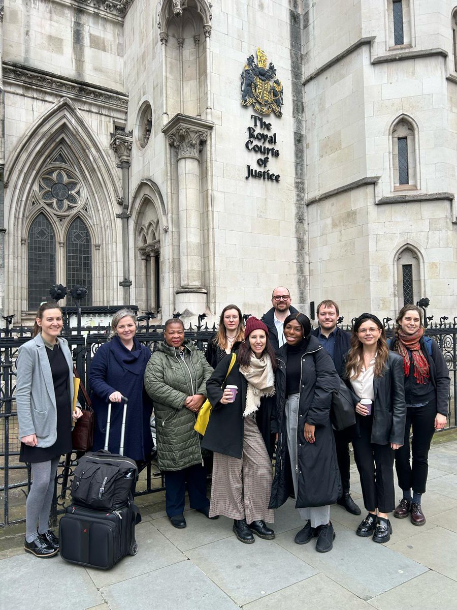 🚨🚨🚨 We're in court today challenging the govt's failure to give people on #3Cleave proof of their status. The #hostileenvironment sees these people routinely wrongly suspended from work & denied access to basic services as the #Windrush victims were. Repped by @BhattMurphy