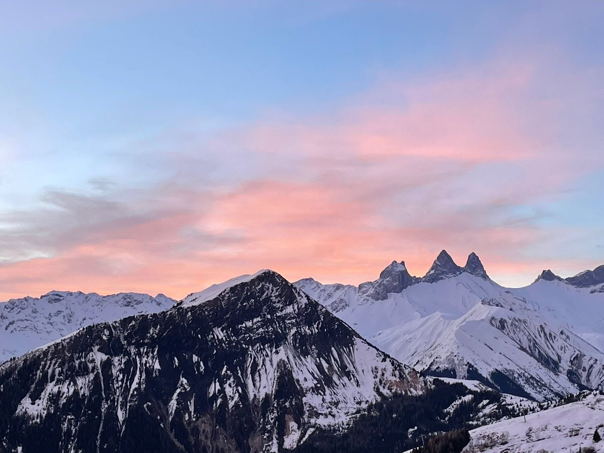 collegeNDLM56's tweet photo. SÉJOUR / Nous souhaitons un bon séjour à la Toussuire aux élèves de 6ème de l'ensemble scolaire ❄️⛷️ https://t.co/u0W90VmG8W